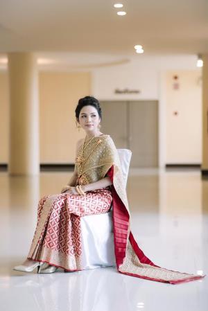 ชุดไทยเจ้าสาว ชุดไทยจักรพรรดิ์ เช่าที่แบมบี้ เวดดิ้ง ห้วยขวาง